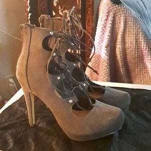 Peny loves Kenny ankle booties